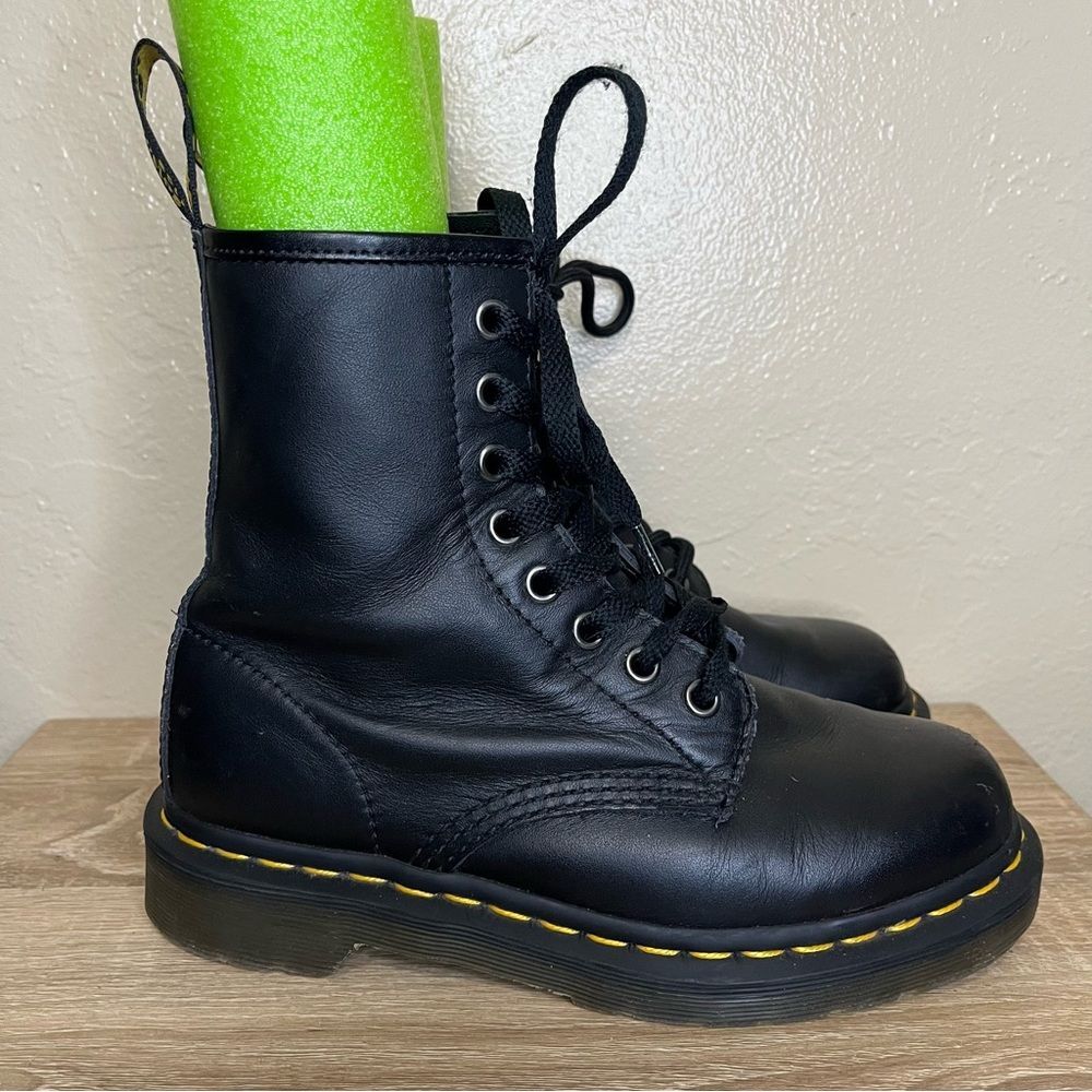 Dr. Martens 1460 Women’s Black Leather High Top Lace Up Combat Boots Size 5